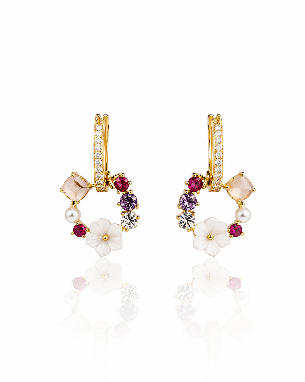 Boucles d'oreilles créoles dorées couronne florale pierres multicolores nacre